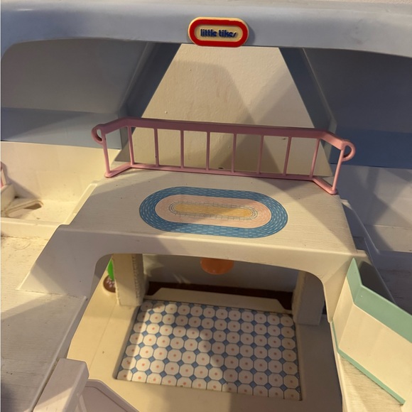 Vintage 1989 Little Tikes Dollhouse no accessories - Picture 9 of 10